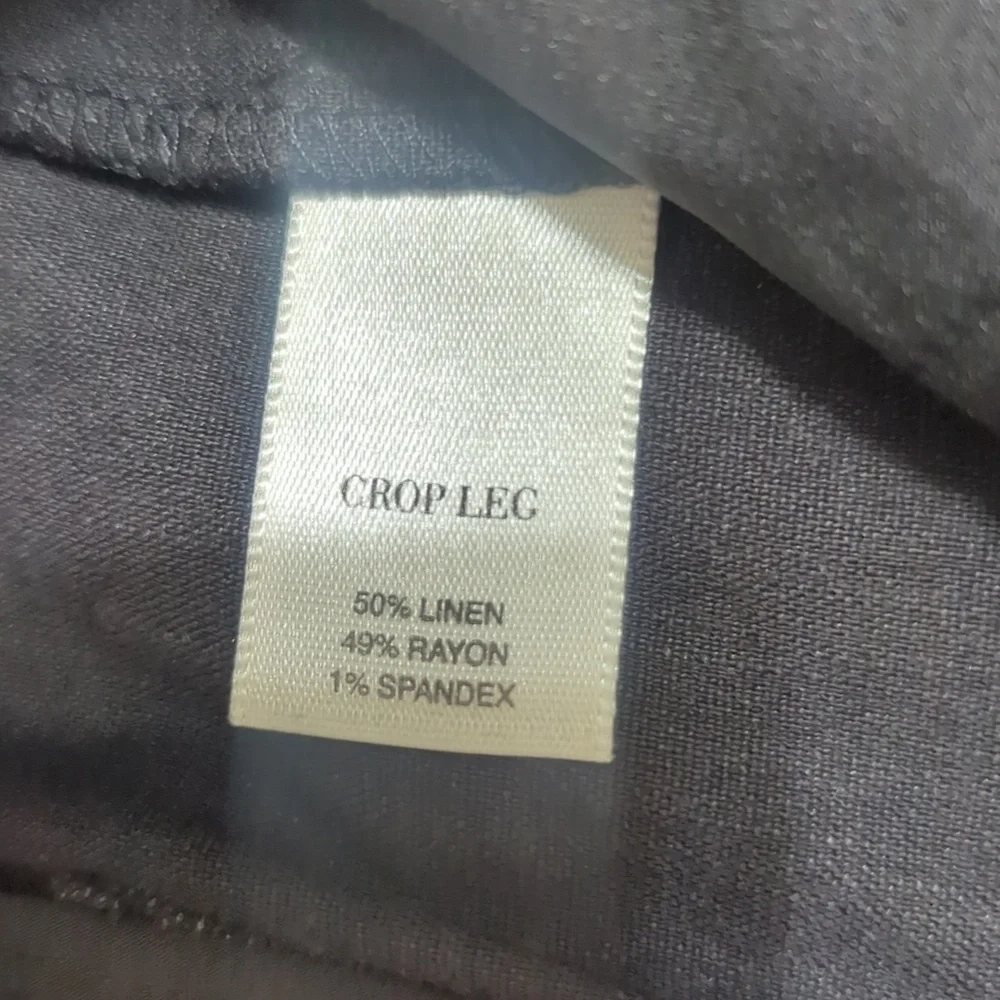 White House Black Market Legacy Capri Pants, Color Black Size 10